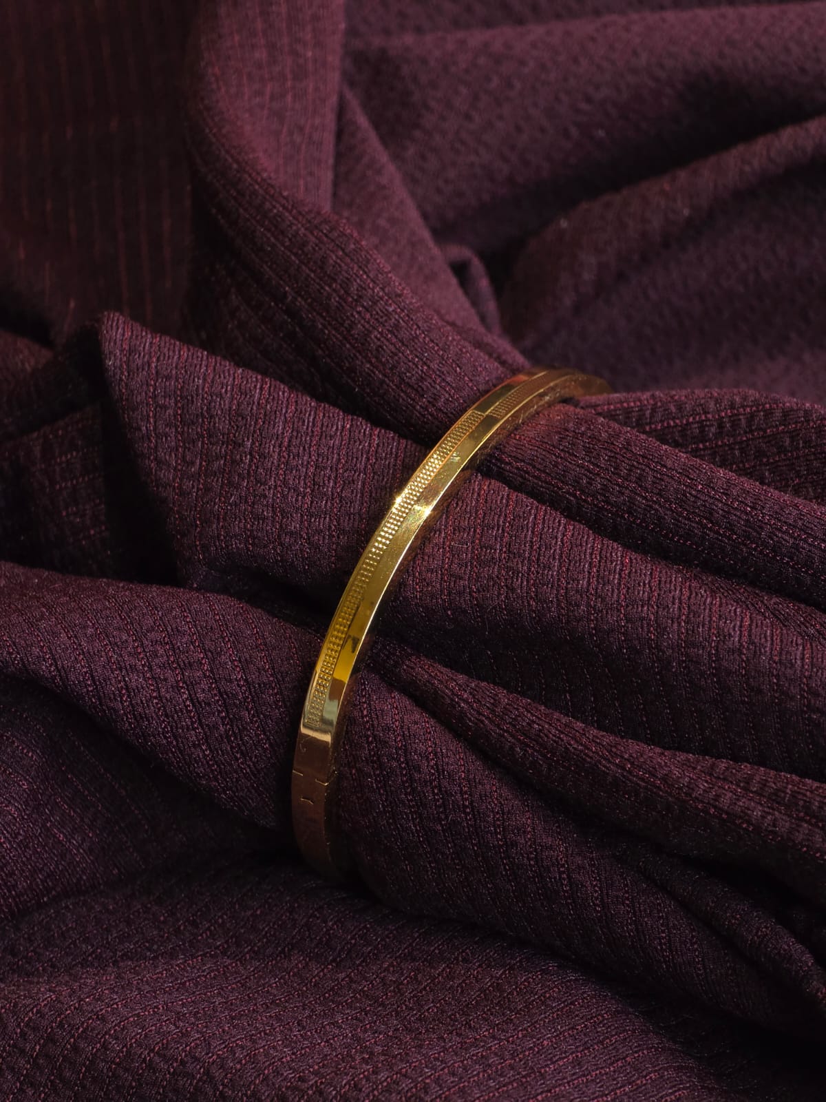 Premium Gold-Tone Stainless Steel Minimalist Cuff Bracelet for Men & Women | Elegant Luxury Bangle